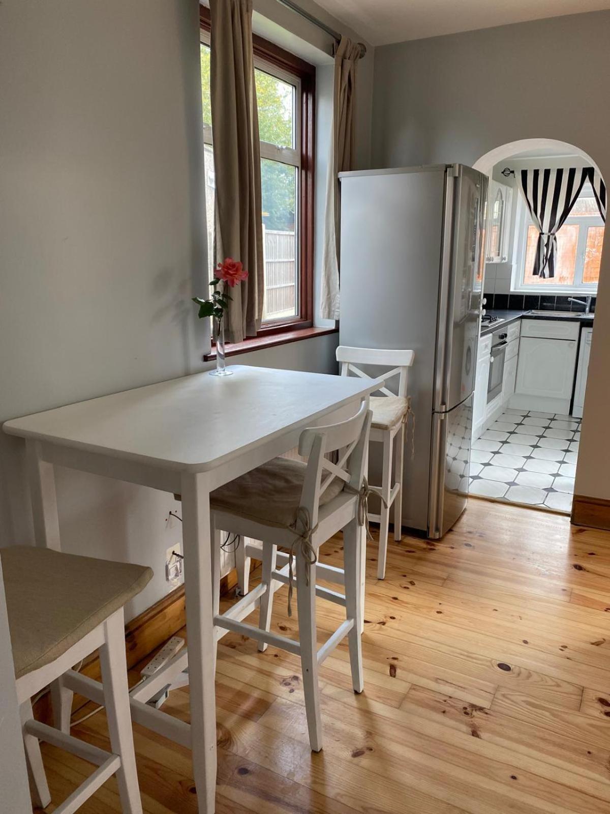 Lovely Rooms In West London Northolt  Ngoại thất bức ảnh