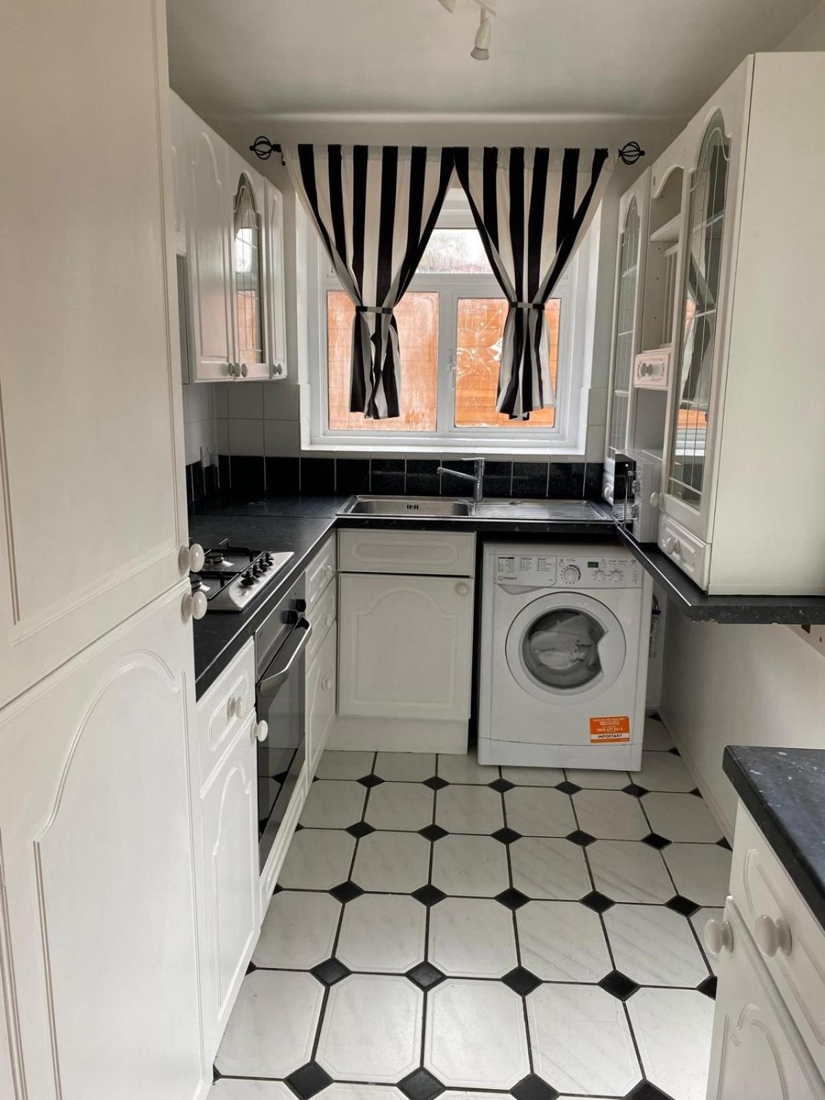Lovely Rooms In West London Northolt  Ngoại thất bức ảnh