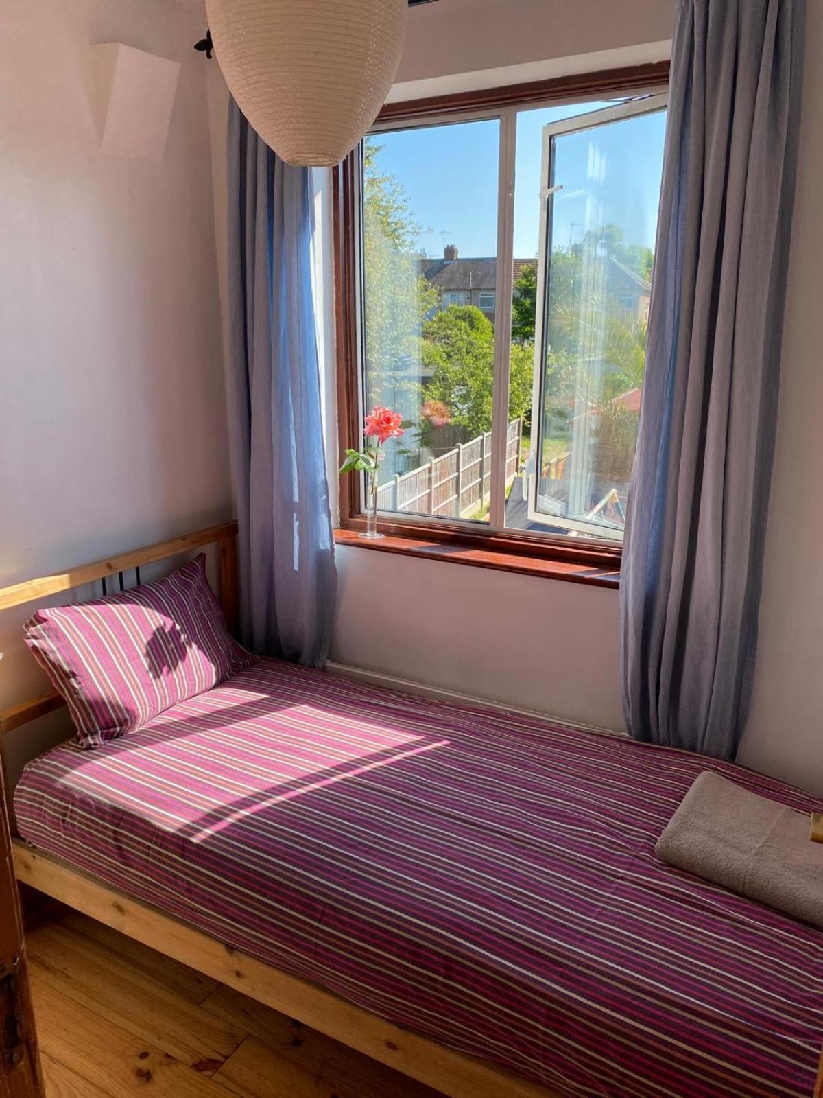 Lovely Rooms In West London Northolt  Ngoại thất bức ảnh