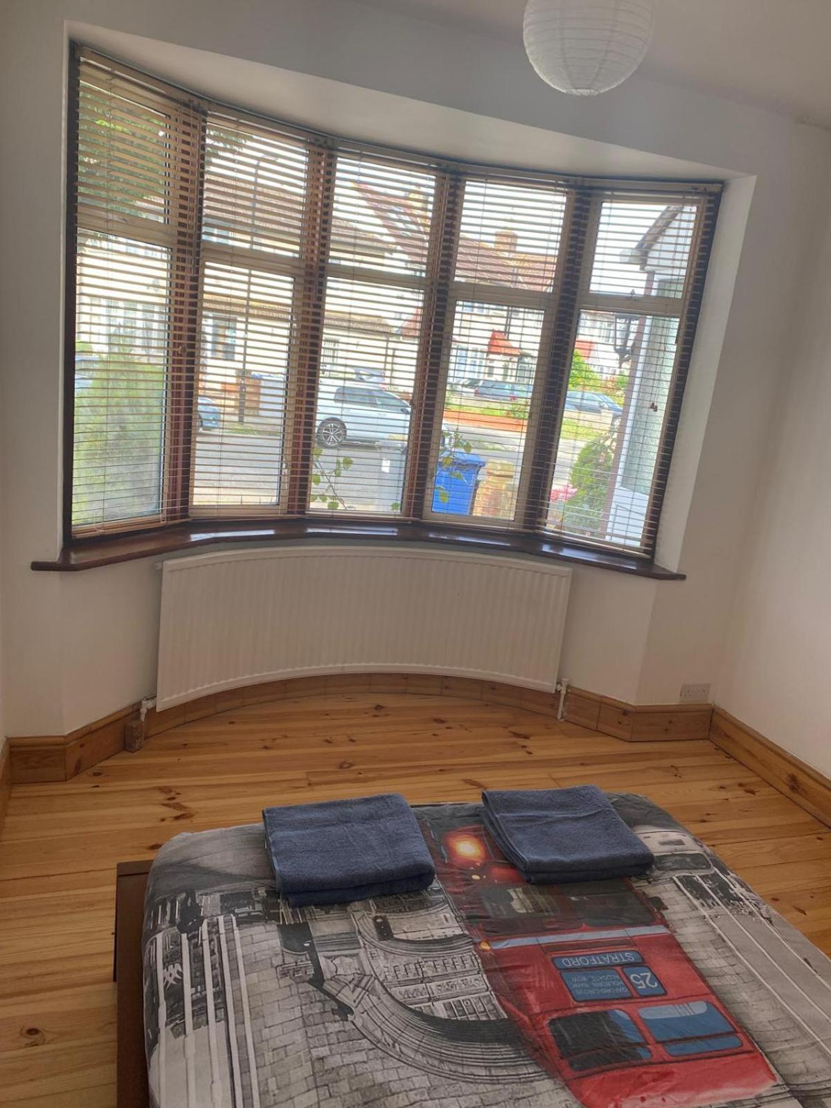 Lovely Rooms In West London Northolt  Ngoại thất bức ảnh
