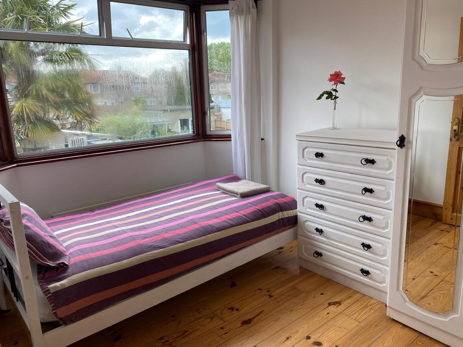 Lovely Rooms In West London Northolt  Ngoại thất bức ảnh